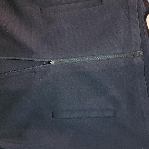 Descente Jogging Outfit (Black, XL, included pants and top) - Picture 5 of 9
